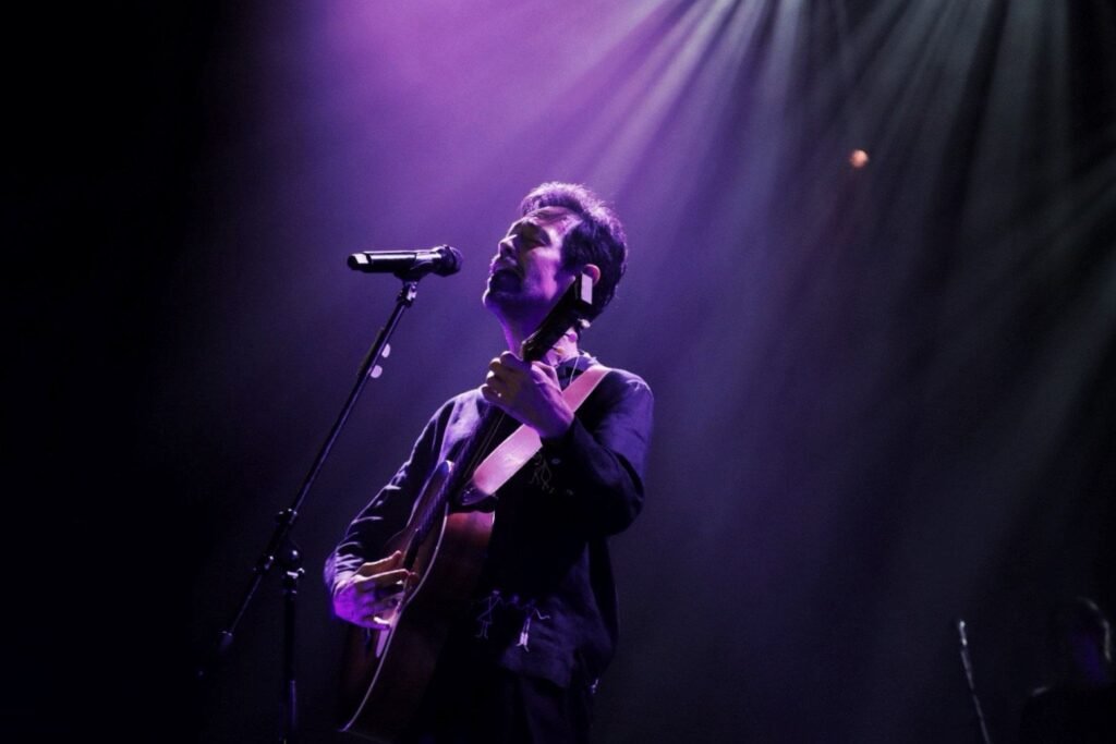 MEME DEL REAL CONQUISTA EL TEATRO ARMANDO MANZANERO EN SU DEBUT COMO SOLISTA